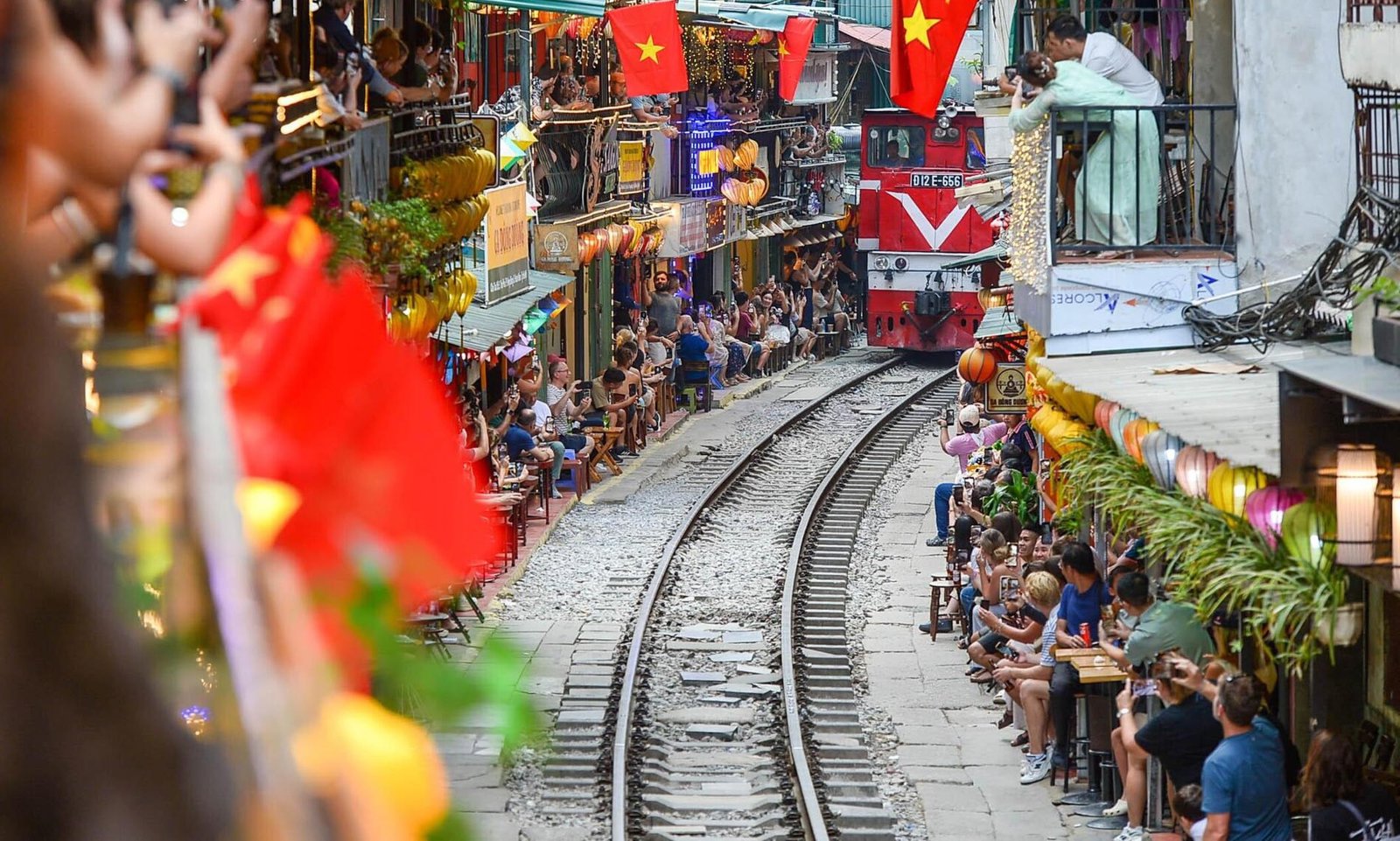 Small Group Tour: The Famous Train Street and the Old Quarter of Hanoi