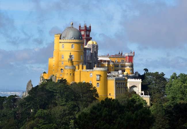 Private Lisbon City Tour: Alfama, Riverfront and Discoveries