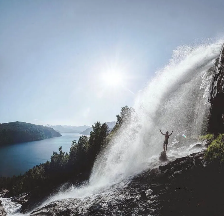 Walking Waterfall Discovery to Tvinnefossen 