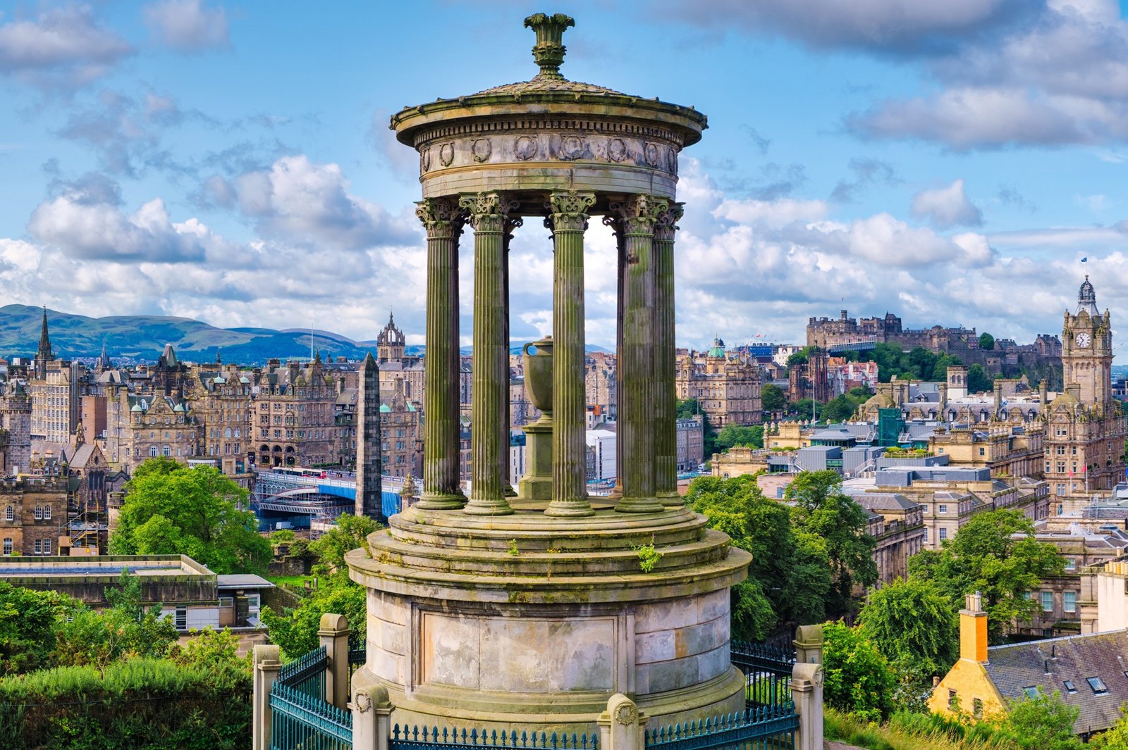 Royal Edinburgh: A Scenic Overview