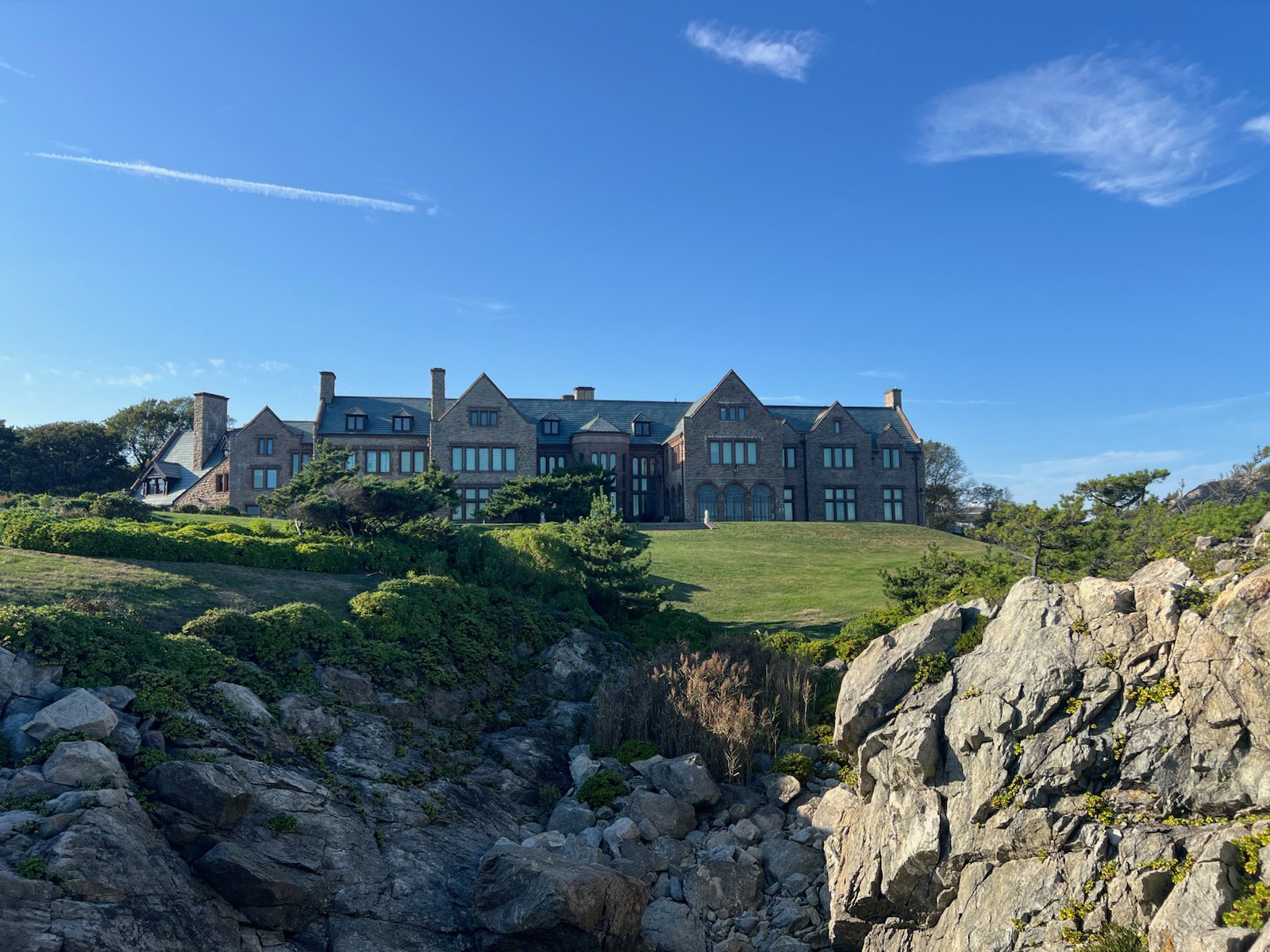 Cliff Walk Guided Tour – Discover Newport’s Gilded Age Splendor