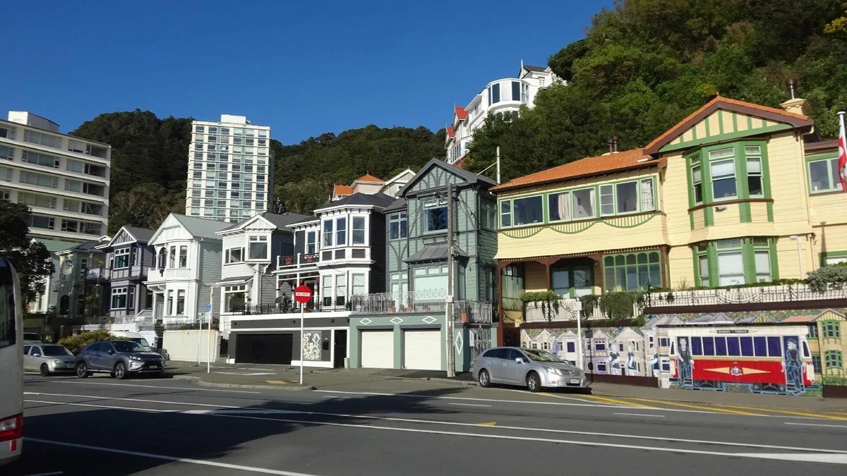 Capital City Tour with Cable Car Visit