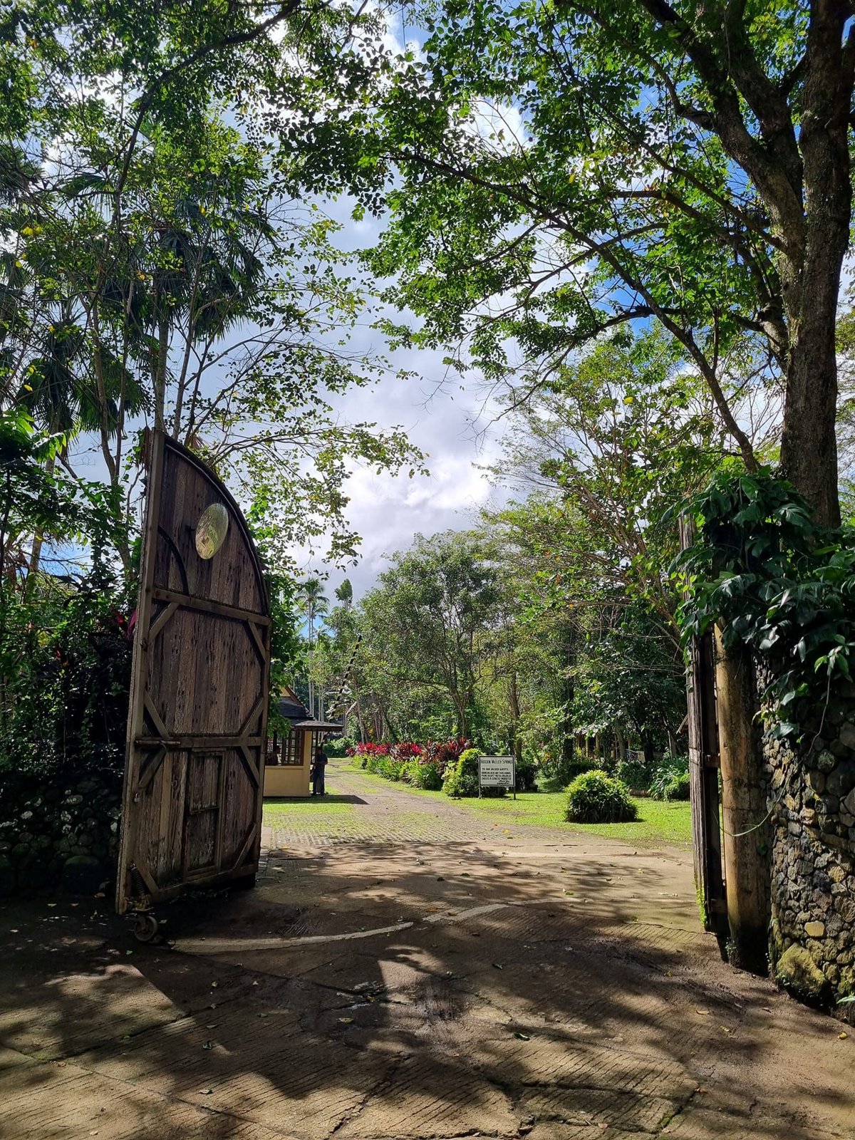 Private Mystical Mountains and Hidden Valley Day Tour