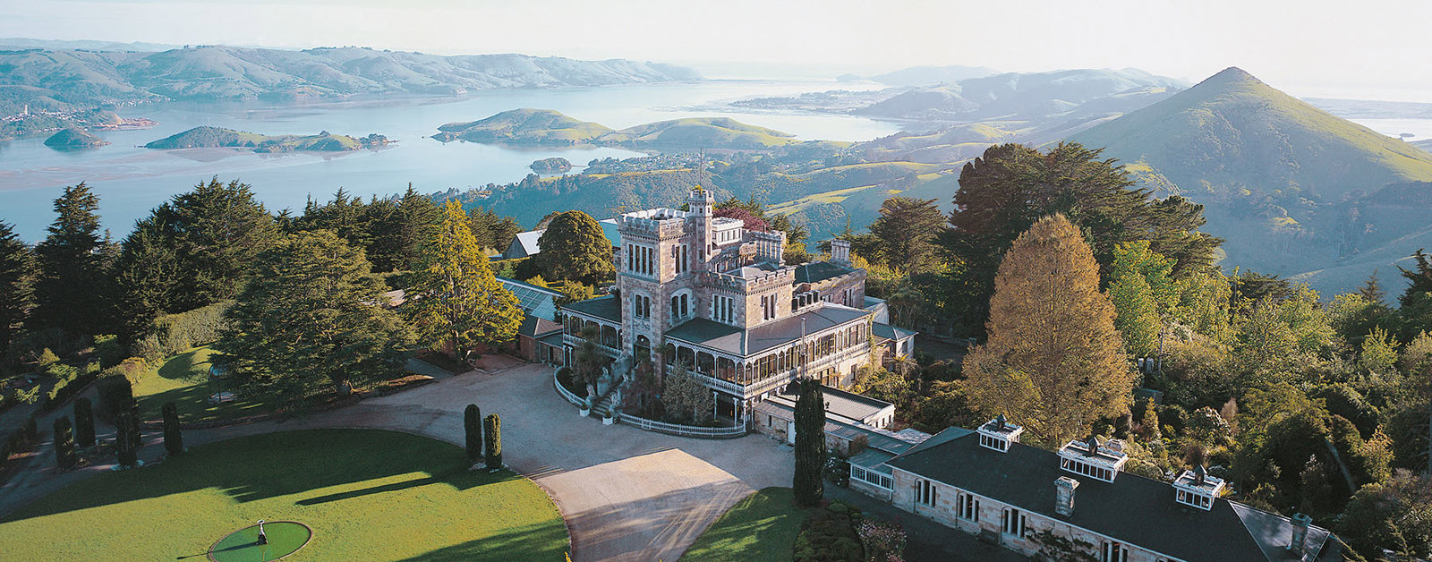 Dunedin Discovery Tour: Castle, Gardens and History