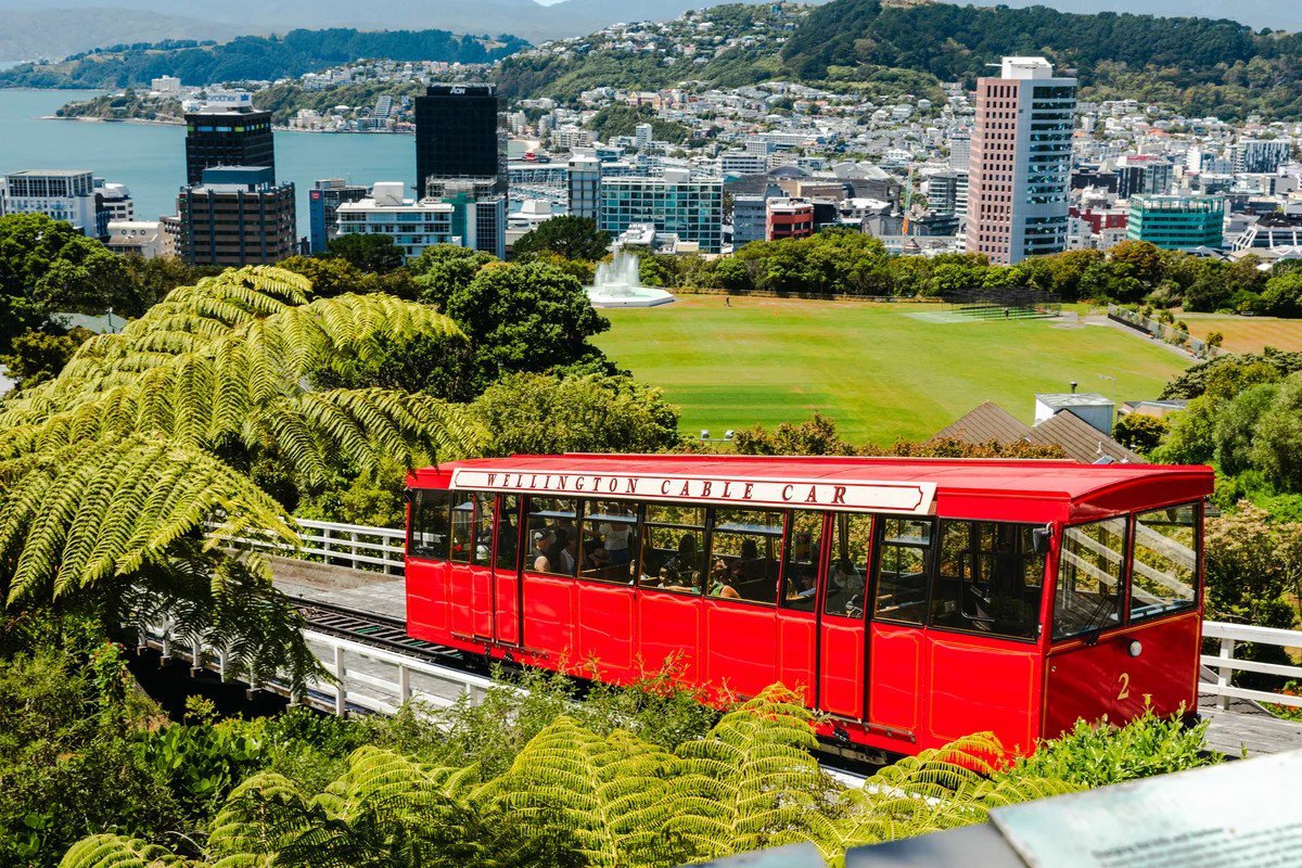 Capital City Tour with Cable Car Visit