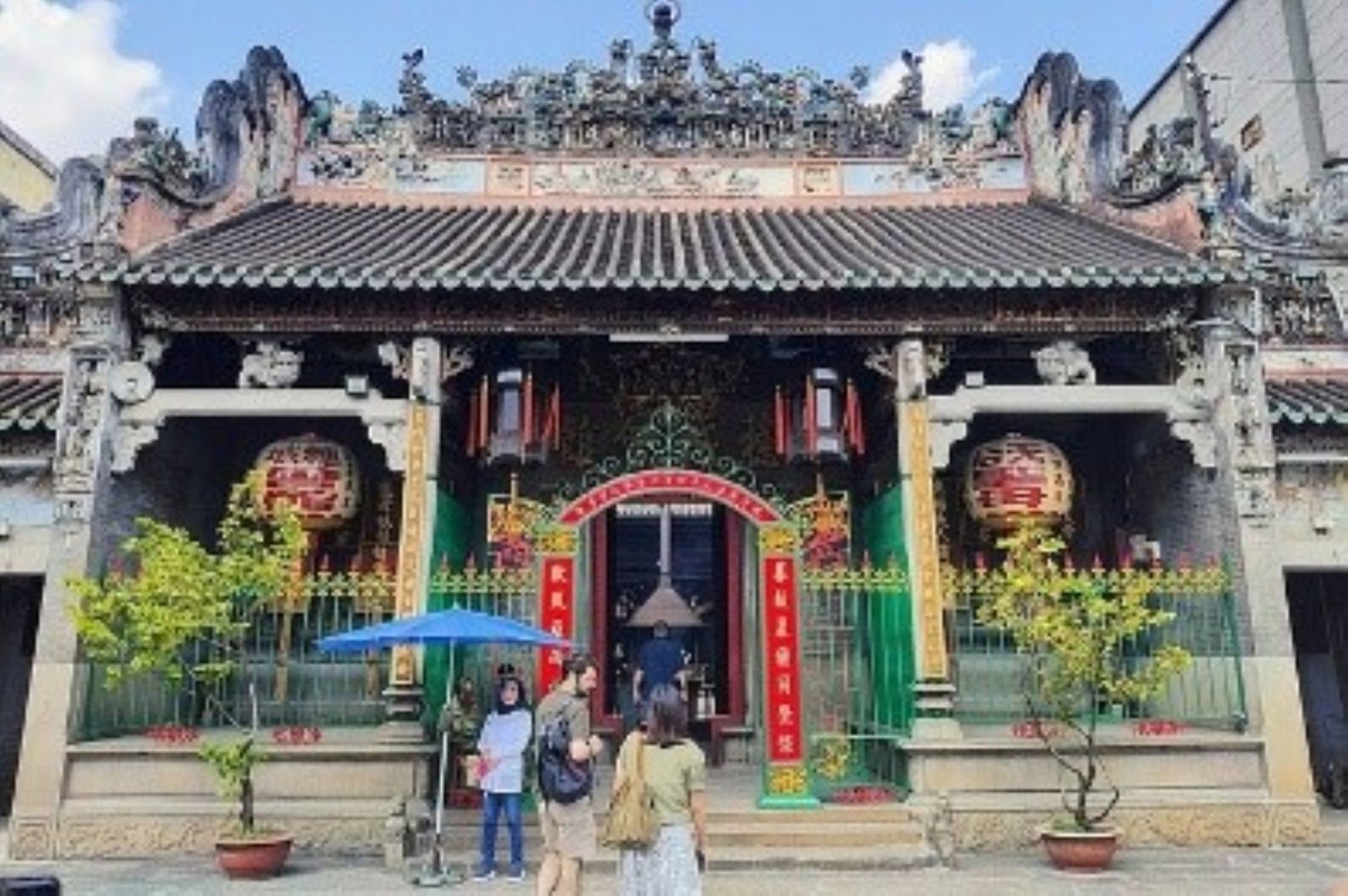 Private Ho Chi Minh City Highlights and Local Market Experience