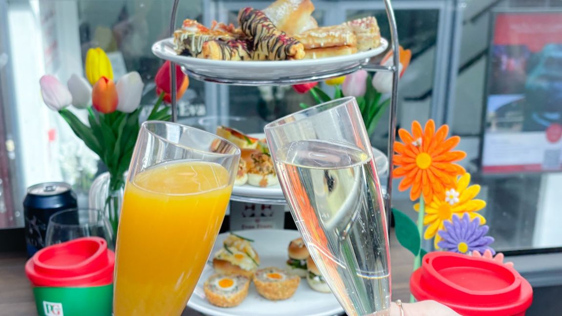 London Landmarks, Bubbles and Brunch Sightseeing Tour