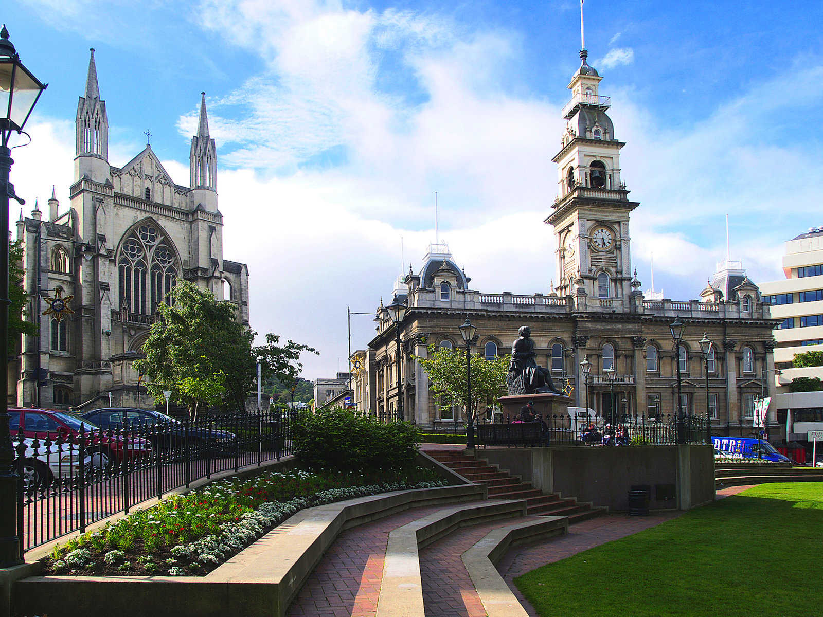 Dunedin Discovery Tour: Castle, Gardens and History