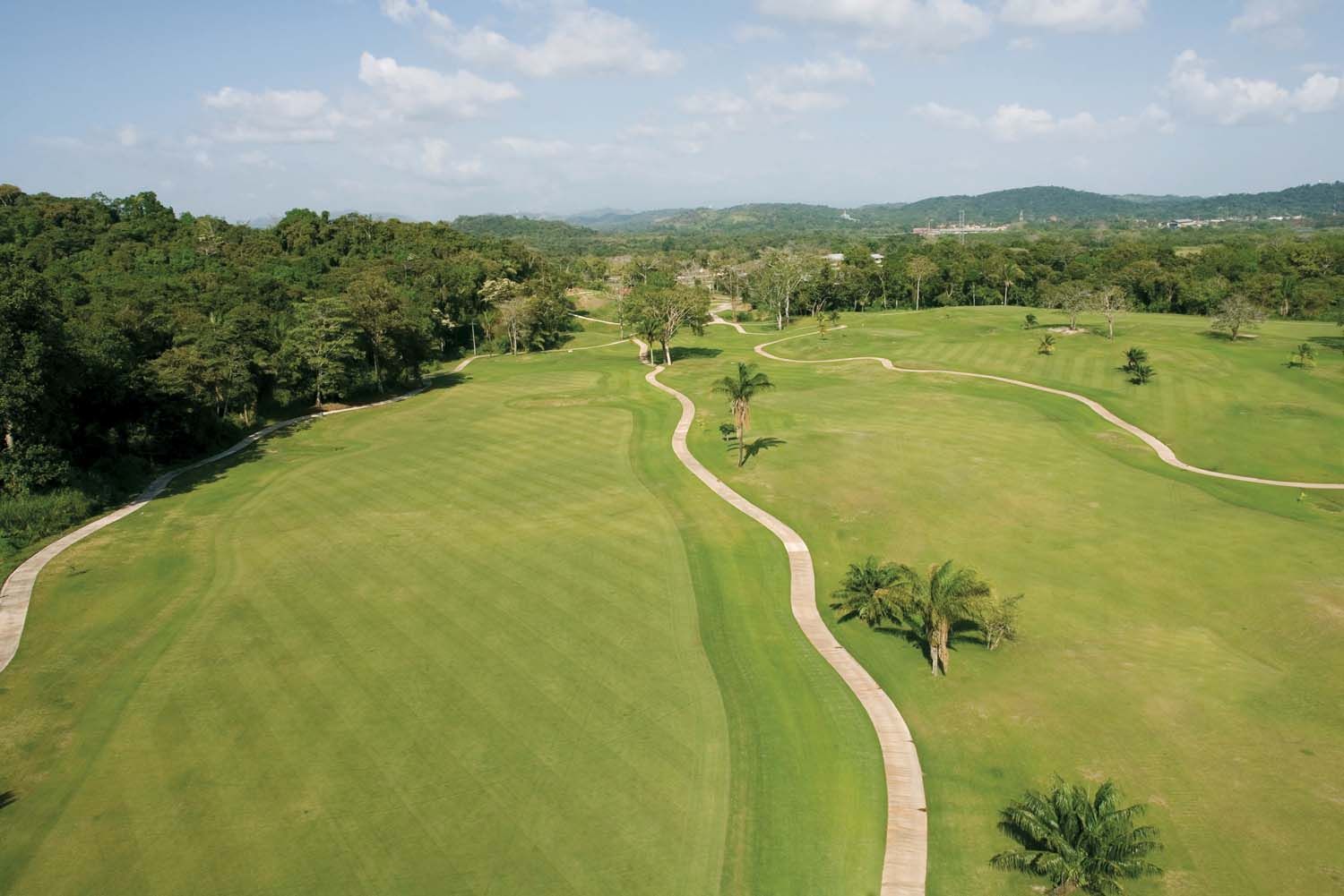Tee Off Along the Panama Canal: Tucan Golf Experience from Amador Port
