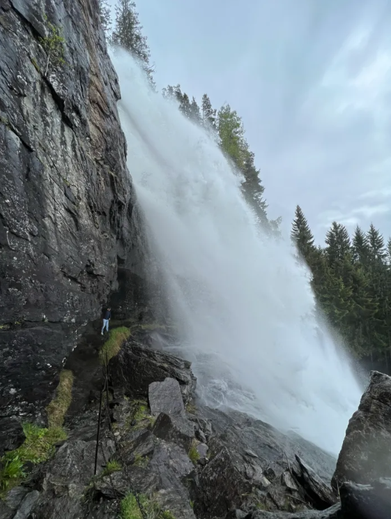 Walking Waterfall Discovery to Tvinnefossen 