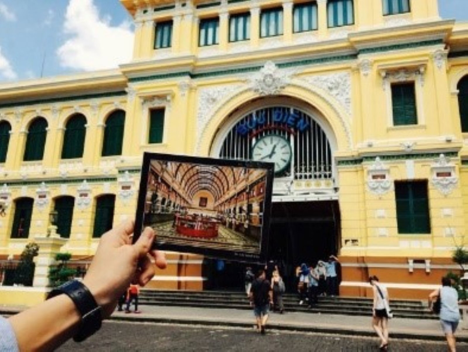 Private Ho Chi Minh City Highlights and Local Market Experience