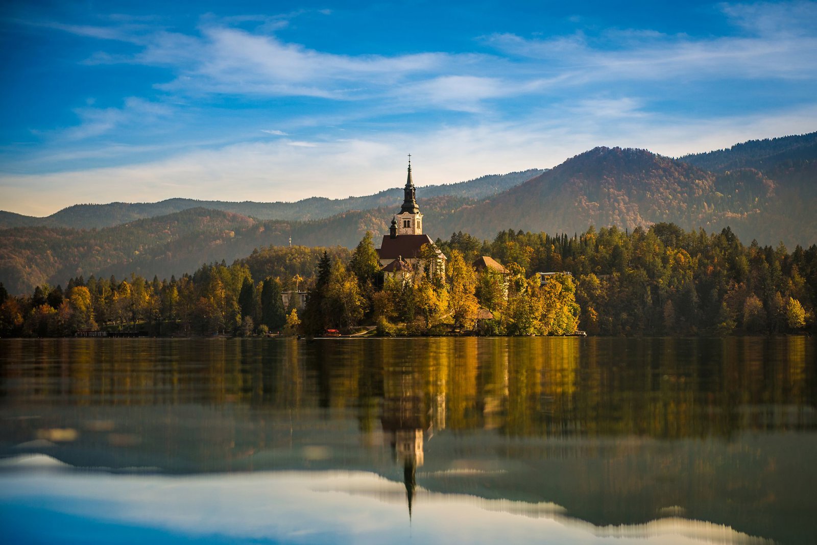 Private Castles, Lakes and Old Towns: Ljubljana and Bled Adventure