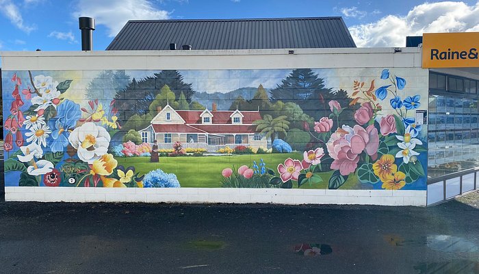 Private Katikati Mural Town and Surroundings Sightseeing Tour