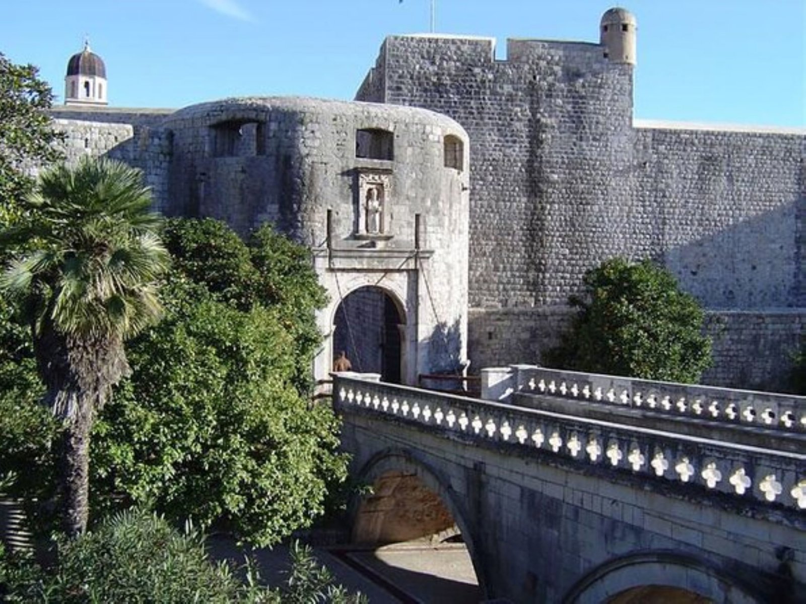 Cable Car and City Walls Combo Tour