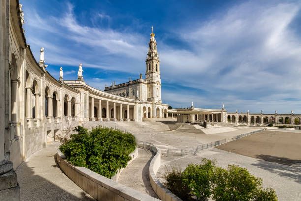 Private Sacred Fatima, Batalha Monastery, Nazare and Obidos Day Tour
