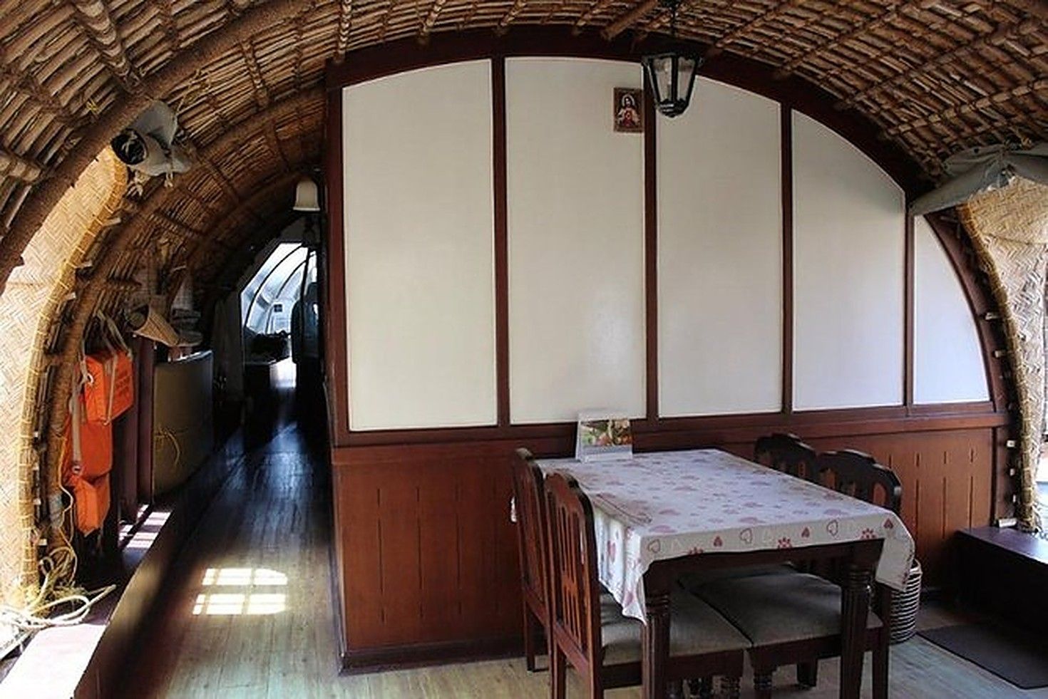 Alleppey Backwaters Houseboat Experience – The Venice of the East
