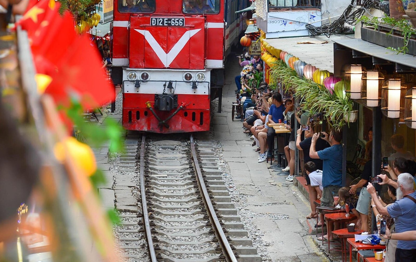 Small Group Tour: The Famous Train Street and the Old Quarter of Hanoi