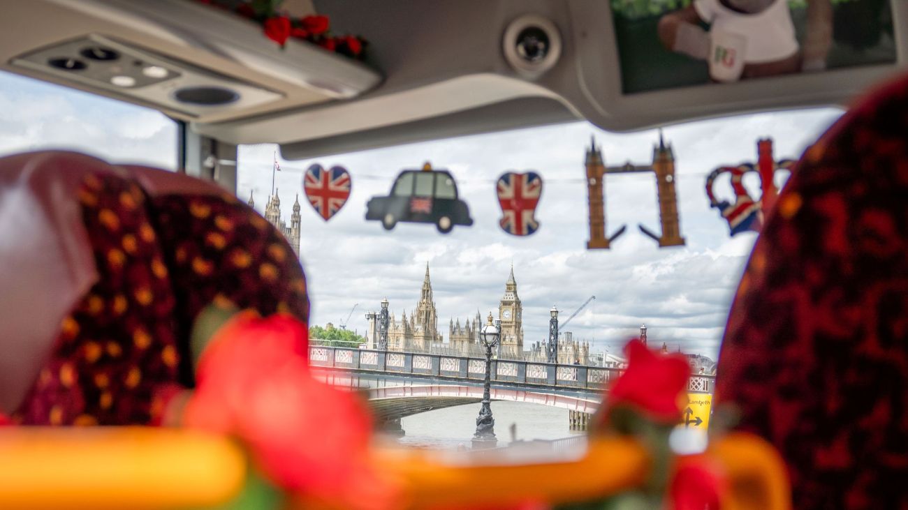 London Landmarks, Bubbles and Brunch Sightseeing Tour