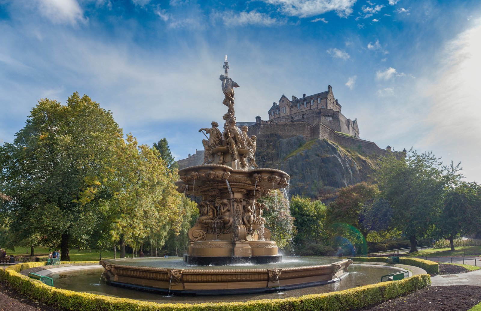 Royal Edinburgh: A Scenic Overview