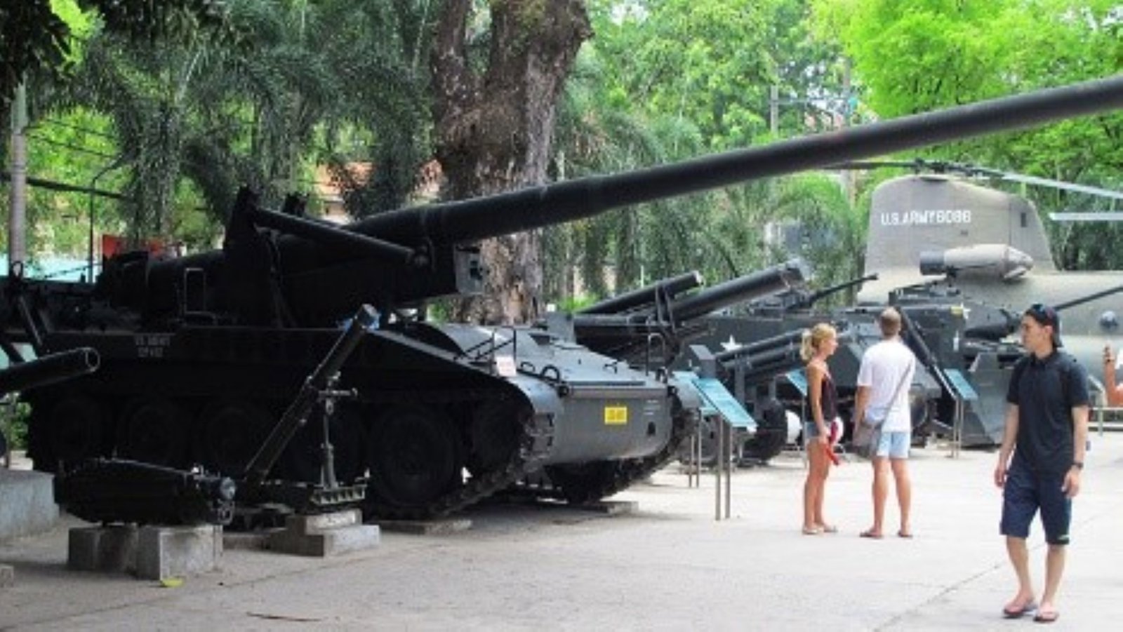 Private Ho Chi Minh City Highlights and Local Market Experience