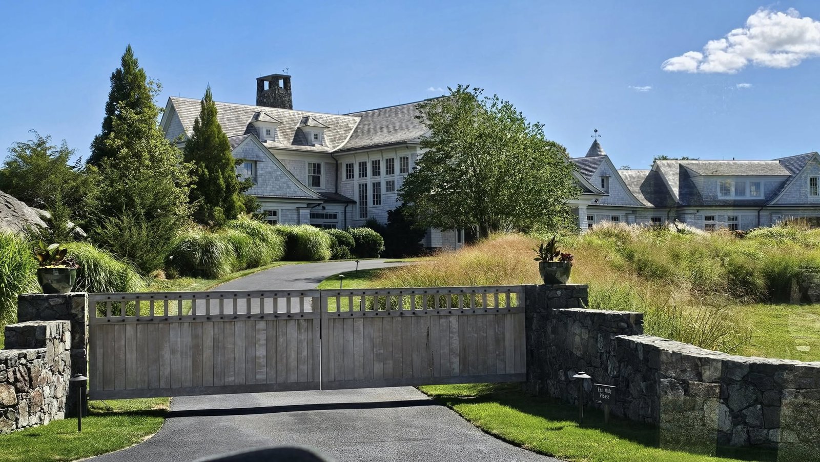 Newport: Mansions, Waves and Timeless Tales