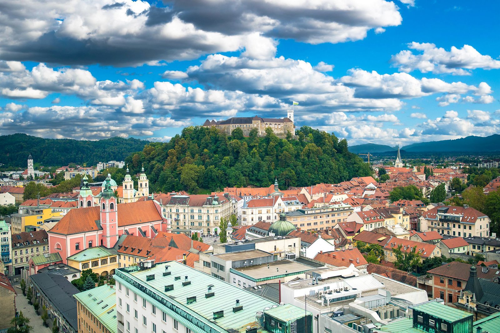 Private Castles, Lakes and Old Towns: Ljubljana and Bled Adventure