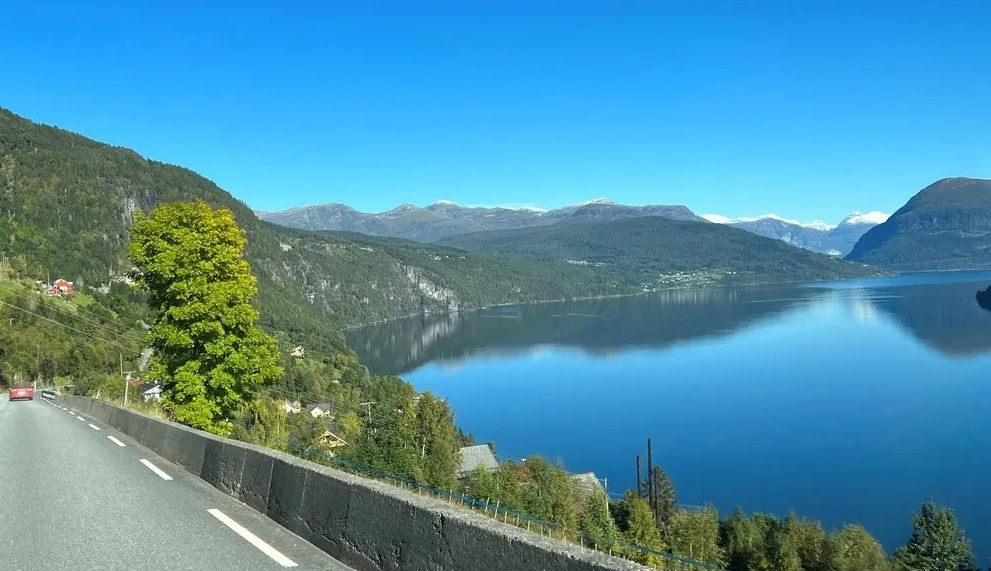 The Best of Nordfjordeid by Bus - 2 Hour Tour