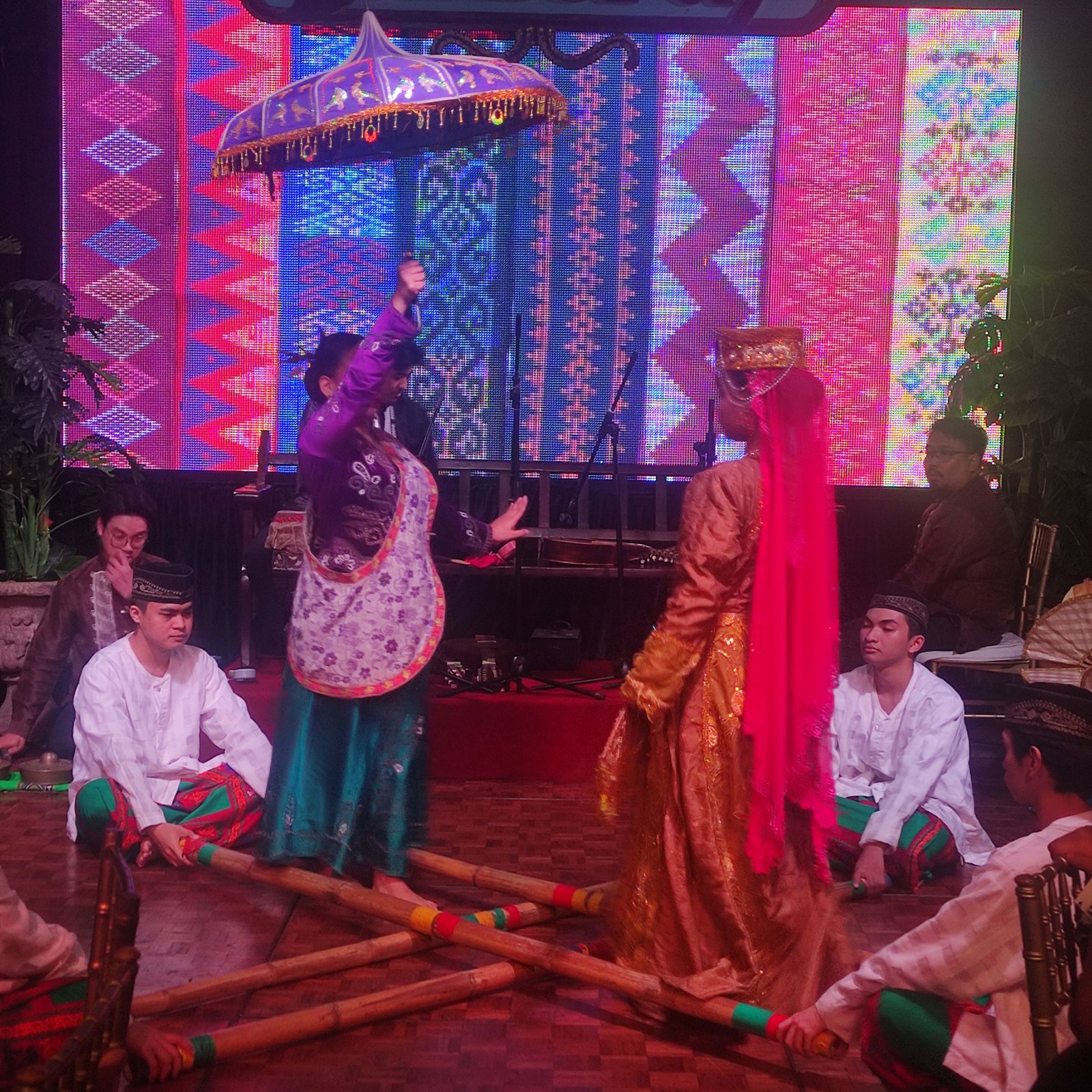 Private Magical Manila Night: Culture, Cuisine and Fiesta Rhythms