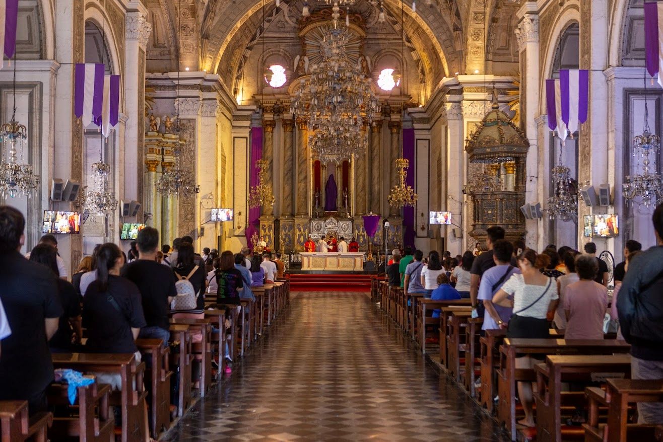 Private Manila Past and Present: A Guided Journey Through Philippine History