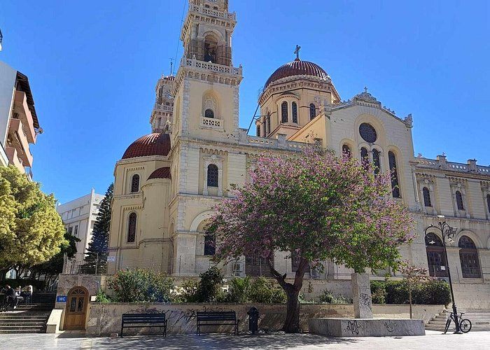 Heraklion City Sights and Bites Walking Tour
