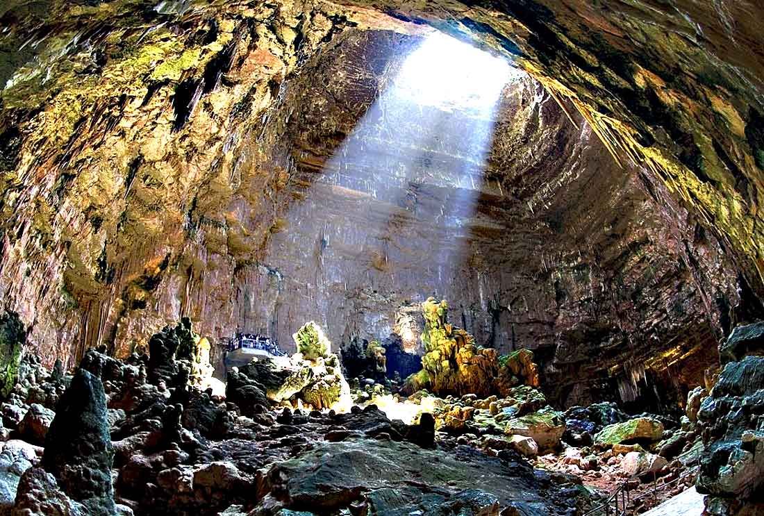 Into the Depths: The Caves of Castellana Private Tour