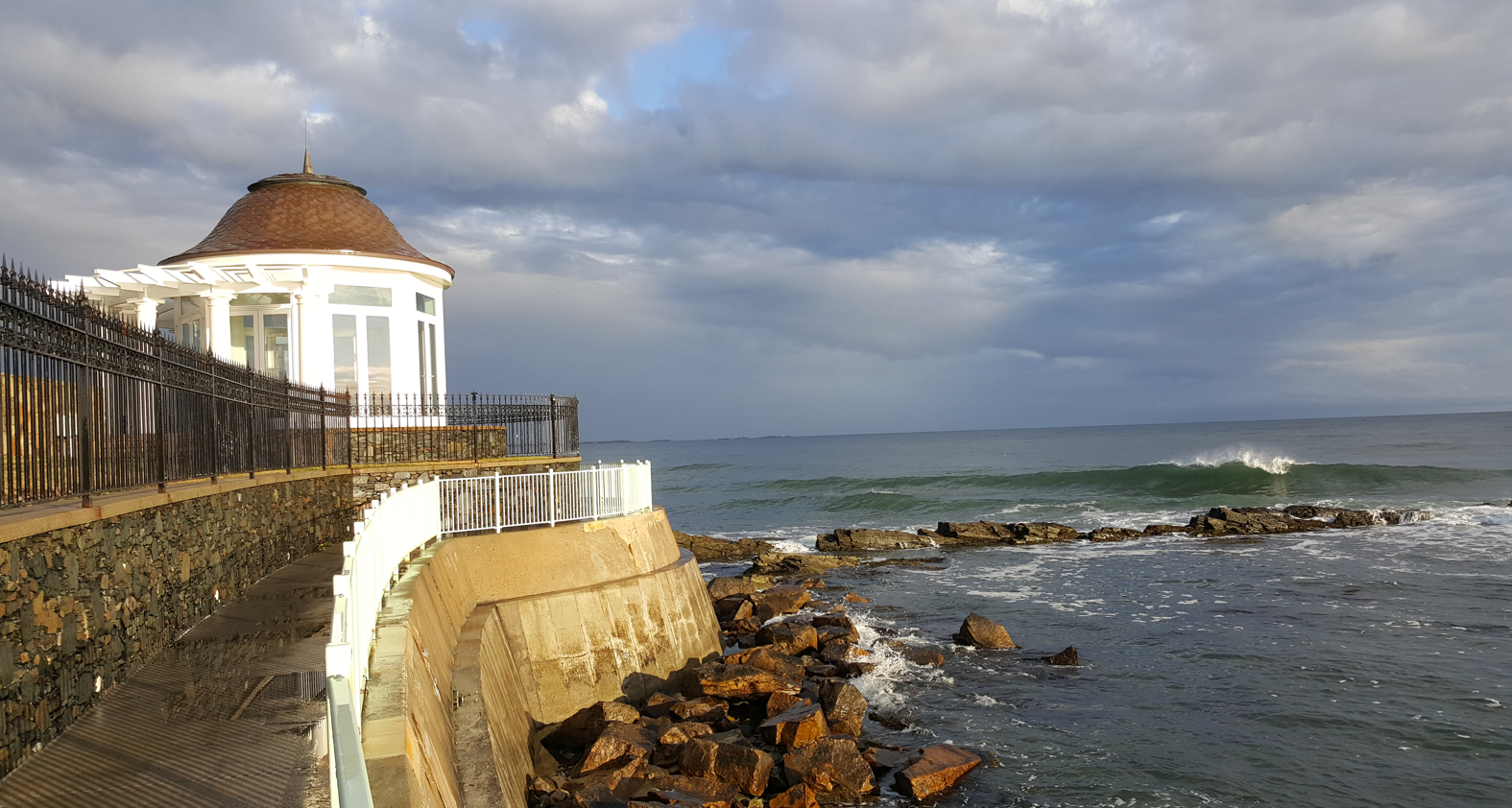 Cliff Walk Guided Tour – Discover Newport’s Gilded Age Splendor