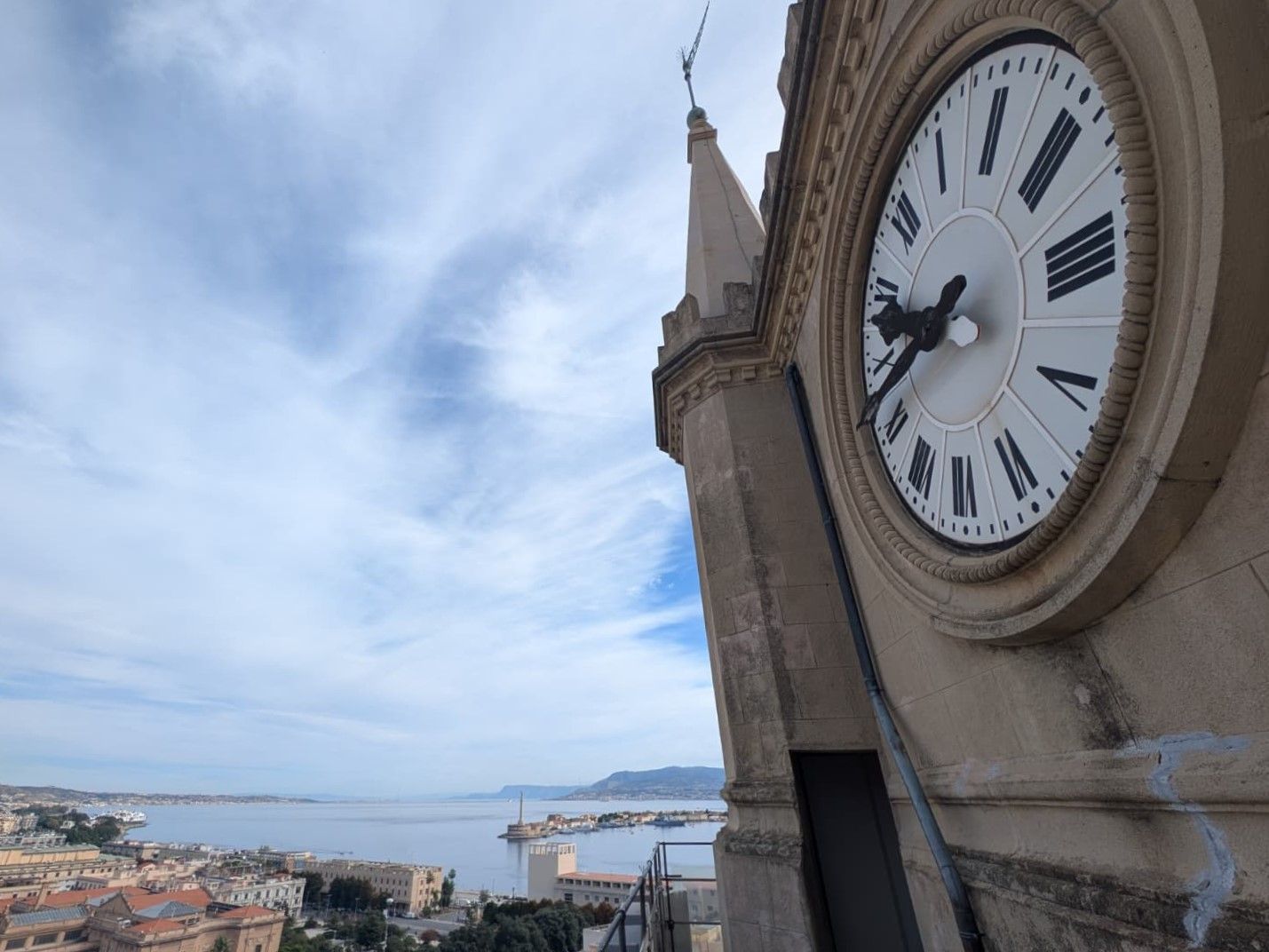 Picture-Perfect Messina: A Panoramic Walking Tour from the Port