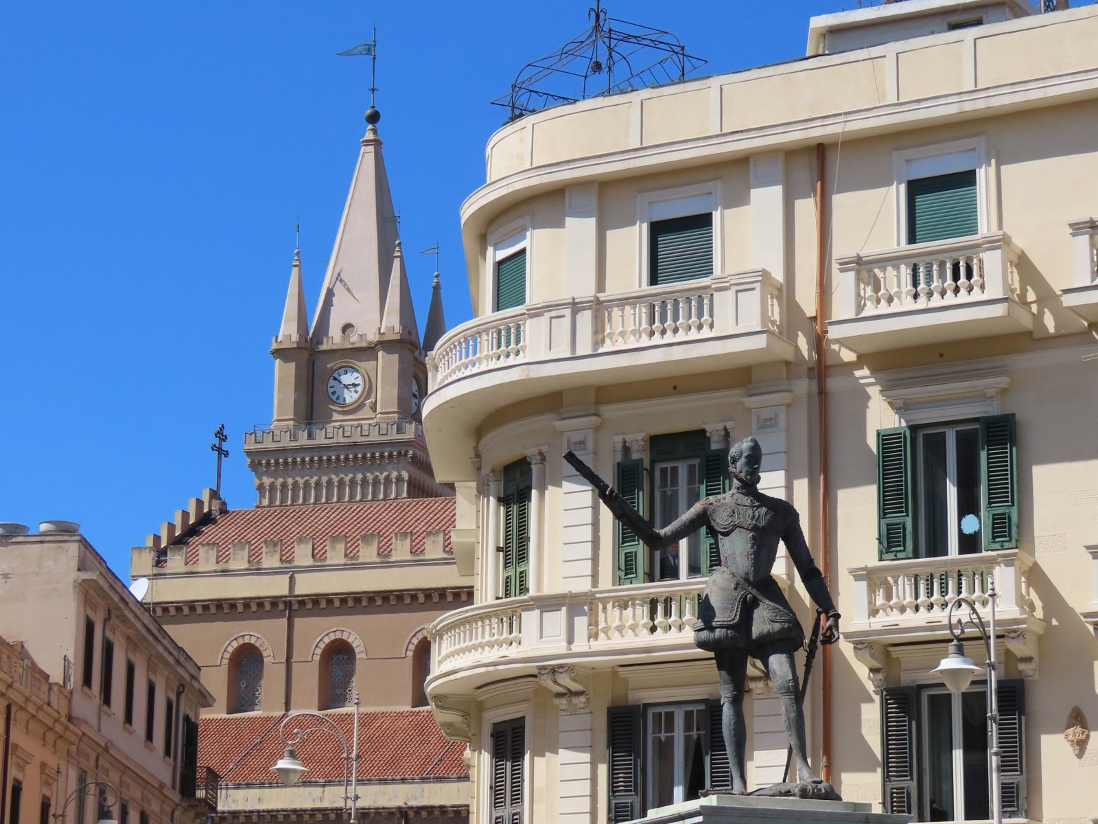 Picture-Perfect Messina: A Panoramic Walking Tour from the Port