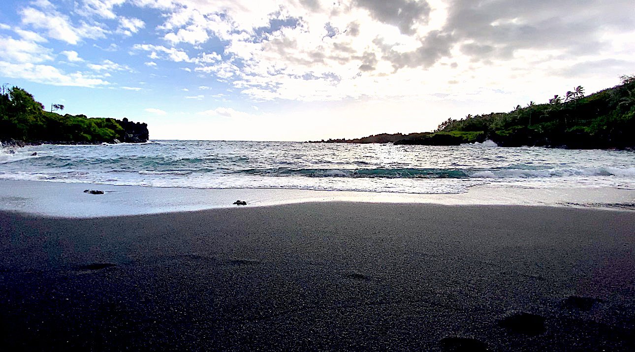 The Ultimate Road to Hana Experience – Waterfalls, Black Sand Beach and Turtles