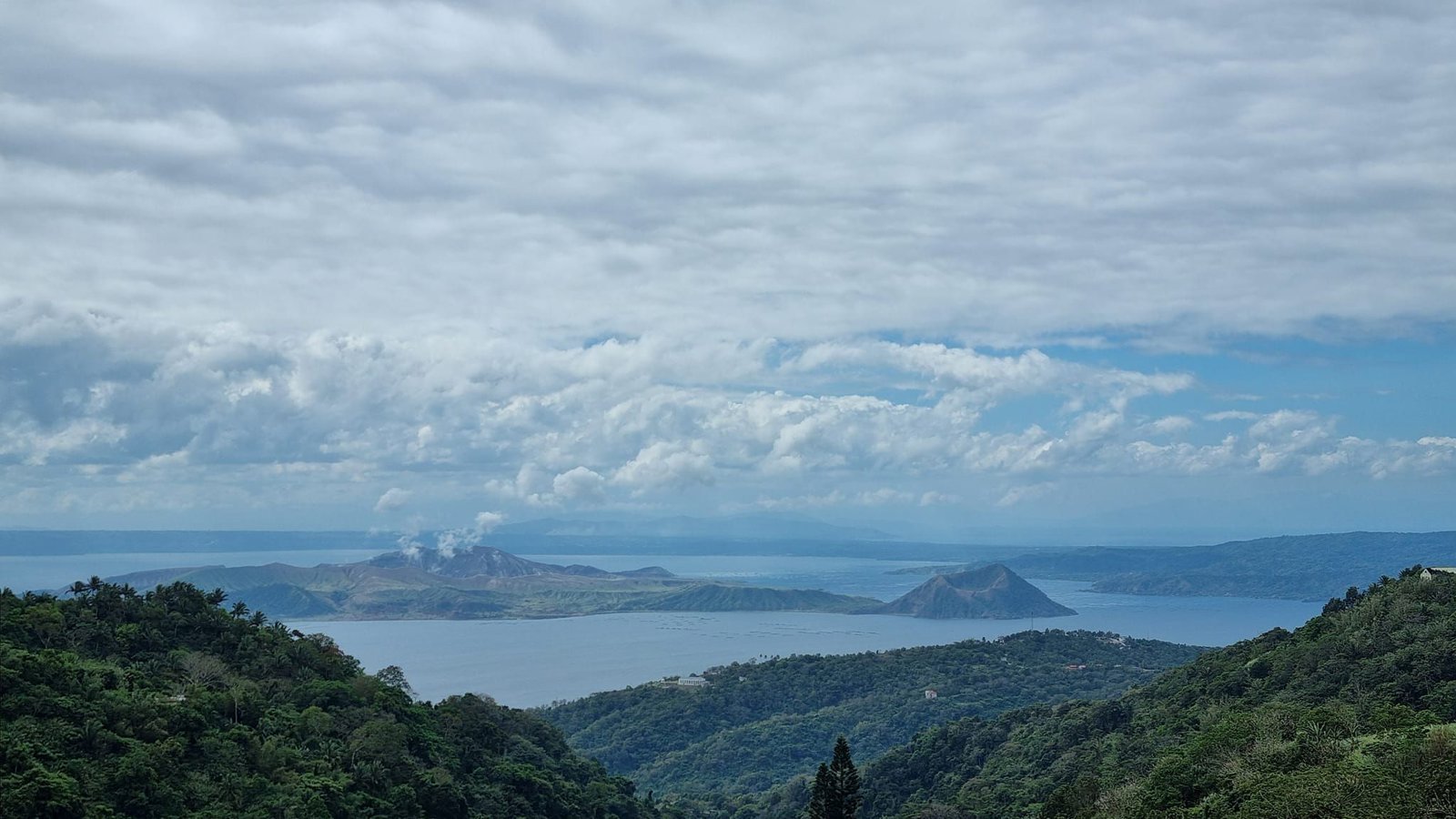 Private Tagaytay Panorama Escape: Farm, Art and Volcano Views Tour